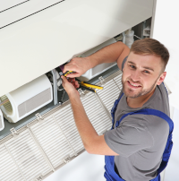 Qualifited Contractor Installing a Heat Pump